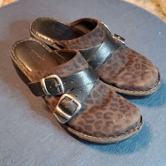 Born Women’s size 8 animal cheetah/ leopard print slip on mules Clogs Sandals - Picture 2 of 7